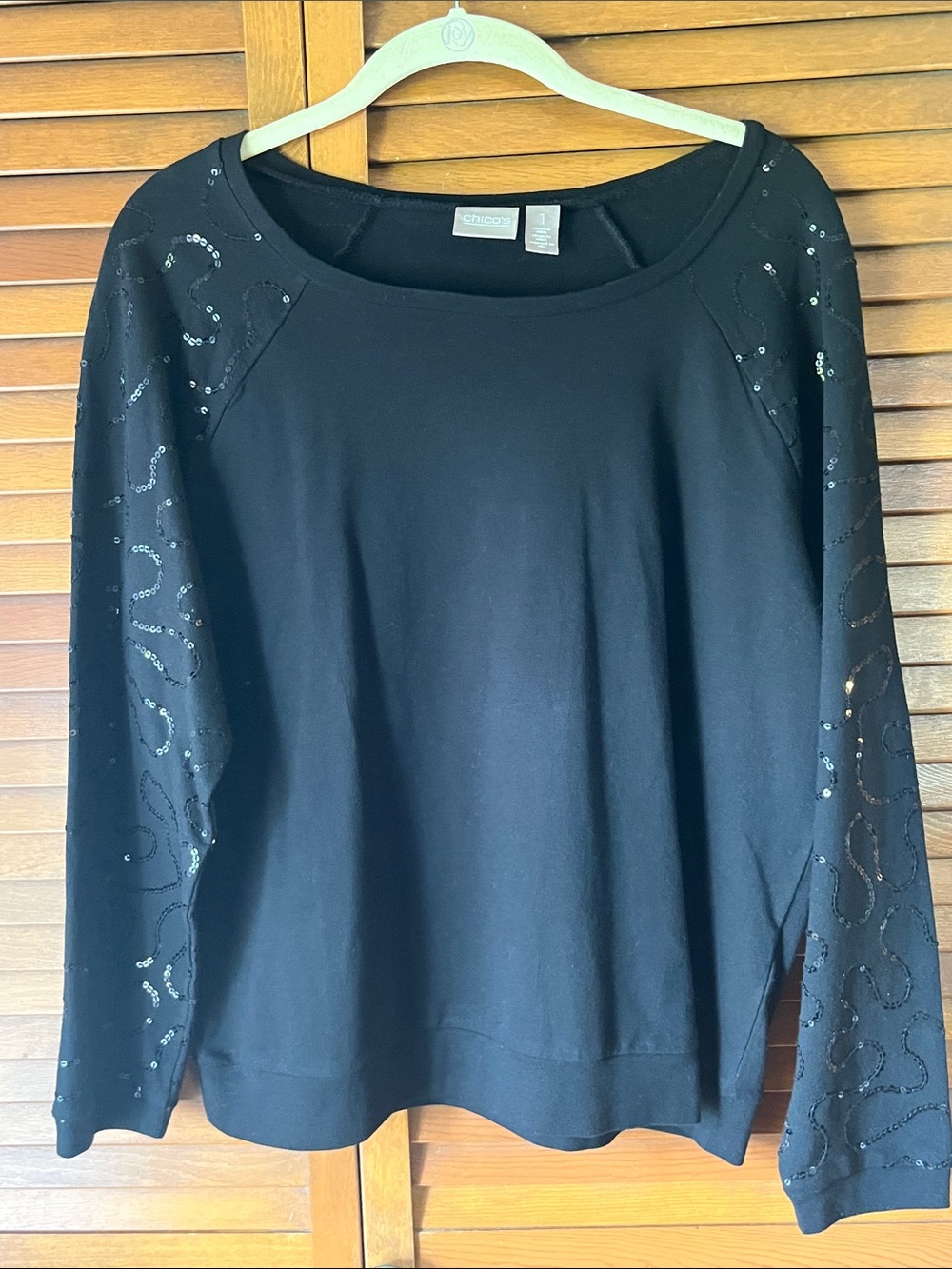 Chico's Black Sequined Raglan Sleeve Lightweight Sweatshirt Size 1 - 8/10